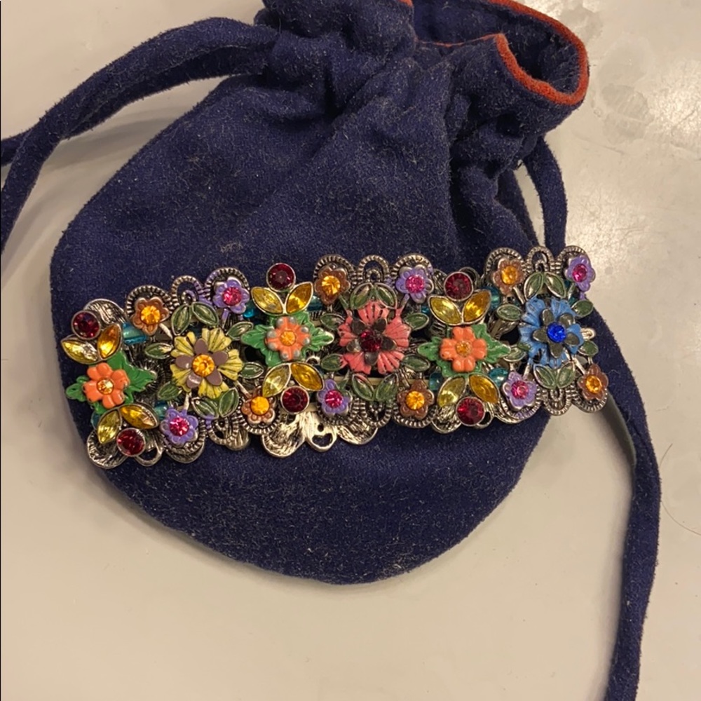 Beautiful floral gem bracelet